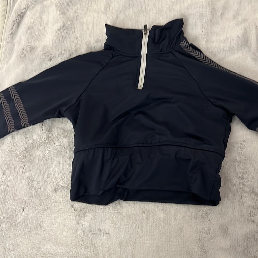 Sports wear cropped